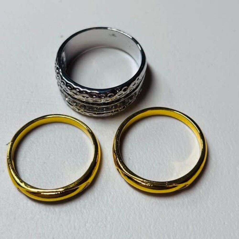 🎁🎁3-Piece Gold & Silver Textured Costume Ring Set - Size 9/10